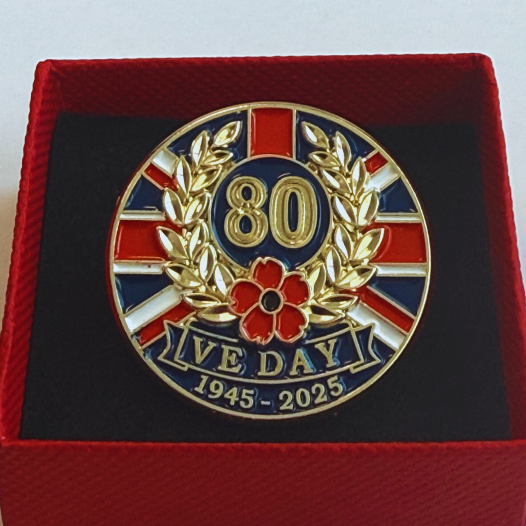 VE Day 80th Anniversary Commemorative Poppy & Laurel Pin Badge
