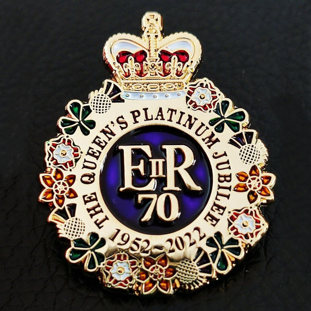 Queen's Platinum Jubilee Memorabilia Lapel Pin Badge Brooch ER II 70